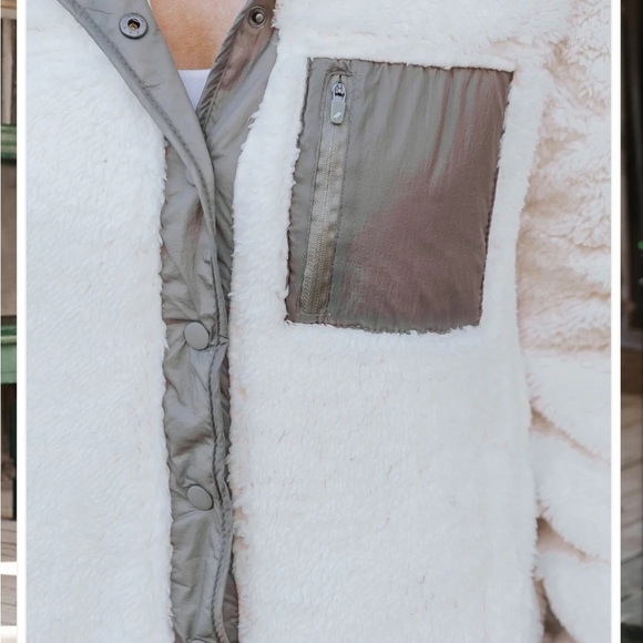 NWT Thread & Supply Kimble Ivory Sherpa teddy button jacket M - Picture 7 of 9